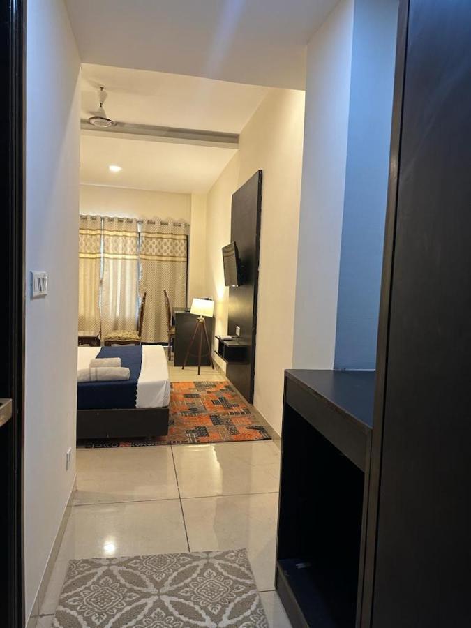 Hotel Jb Residency !! Luxurious & Royal Balcony Rooms !! Large Rooms Zirakpur Экстерьер фото
