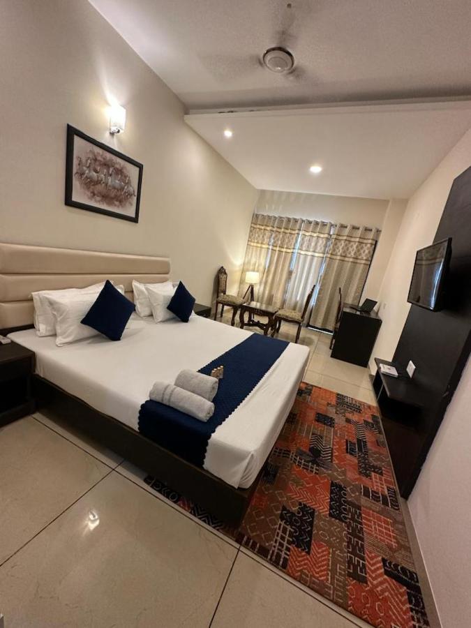 Hotel Jb Residency !! Luxurious & Royal Balcony Rooms !! Large Rooms Zirakpur Экстерьер фото