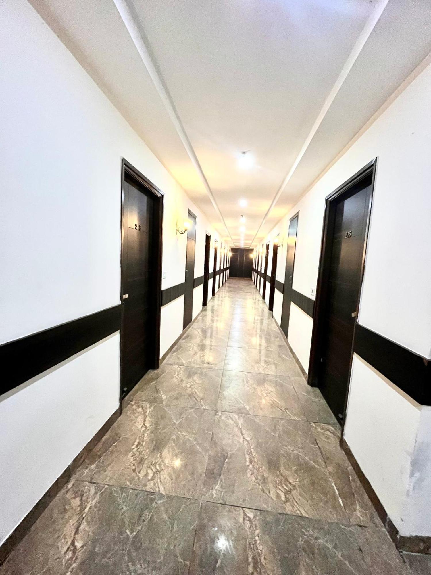 Hotel Jb Residency !! Luxurious & Royal Balcony Rooms !! Large Rooms Zirakpur Экстерьер фото