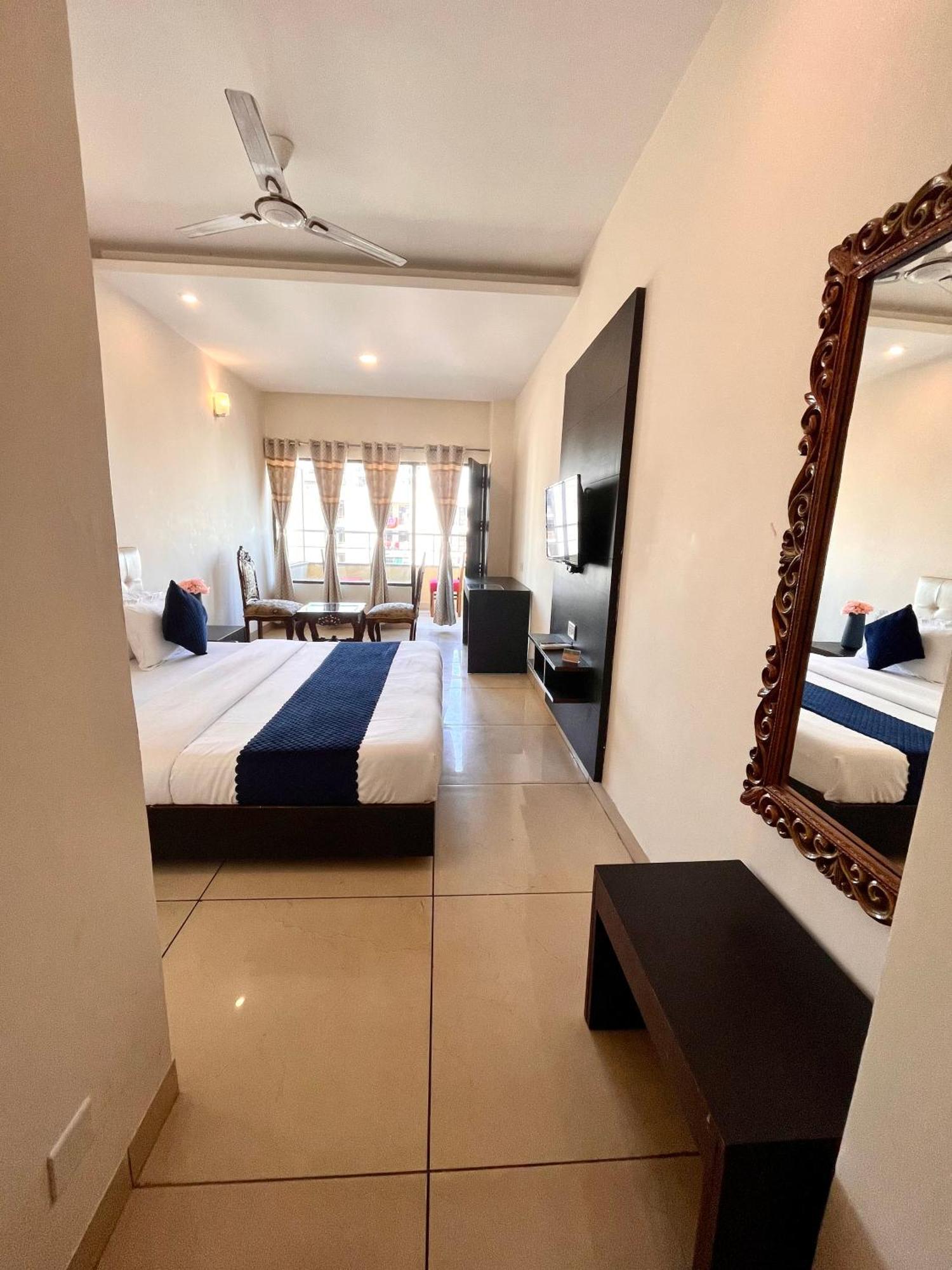 Hotel Jb Residency !! Luxurious & Royal Balcony Rooms !! Large Rooms Zirakpur Экстерьер фото