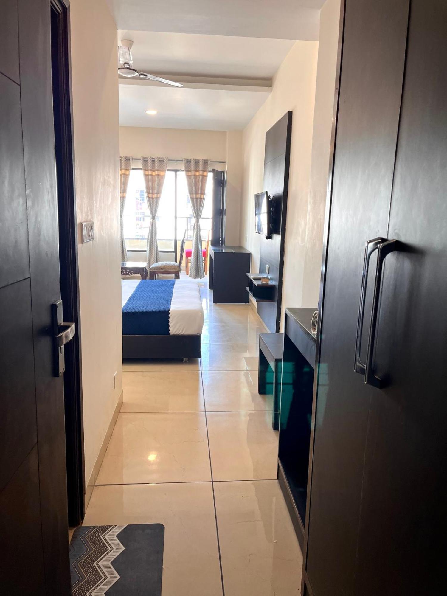 Hotel Jb Residency !! Luxurious & Royal Balcony Rooms !! Large Rooms Zirakpur Экстерьер фото