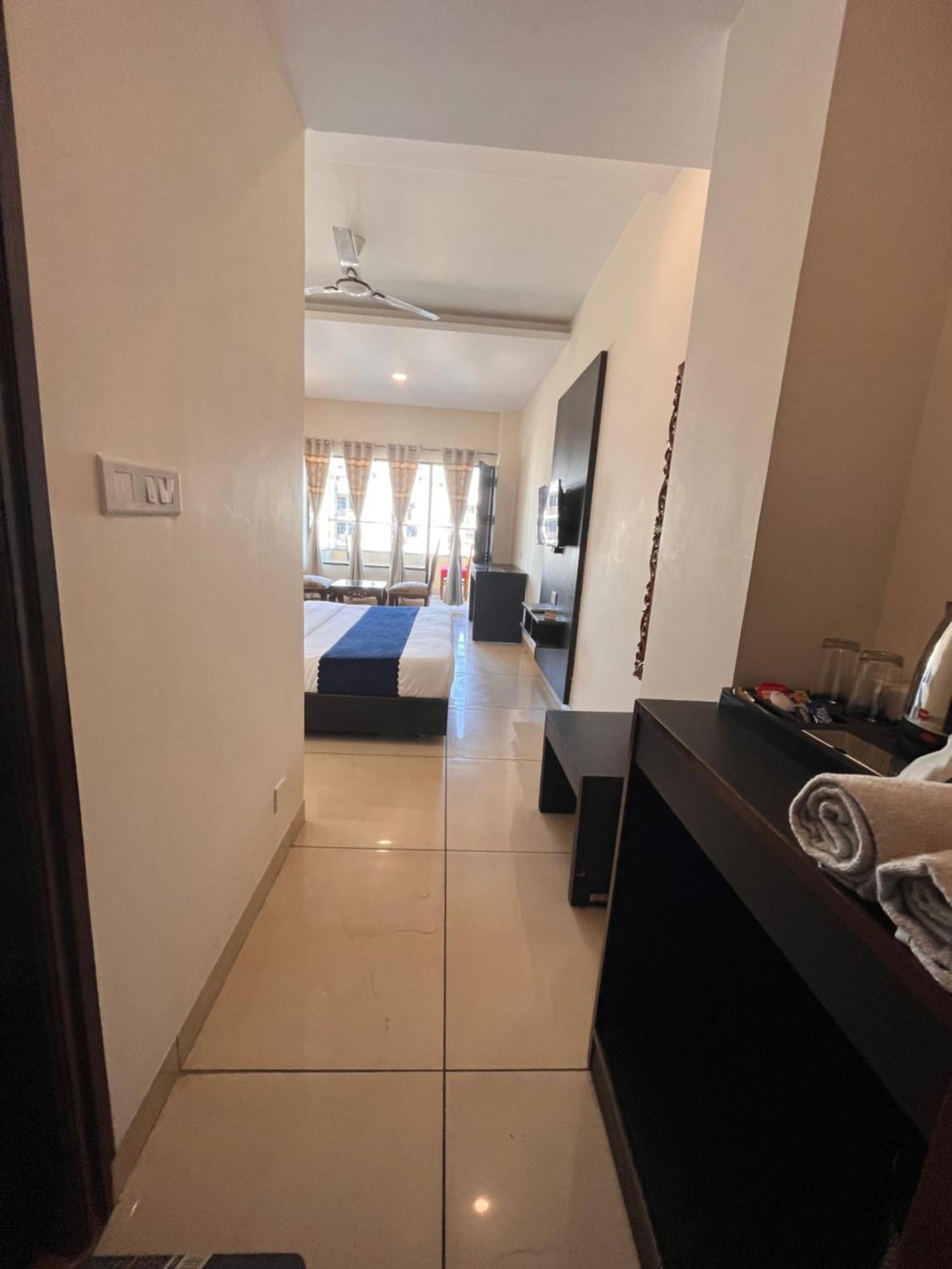 Hotel Jb Residency !! Luxurious & Royal Balcony Rooms !! Large Rooms Zirakpur Экстерьер фото