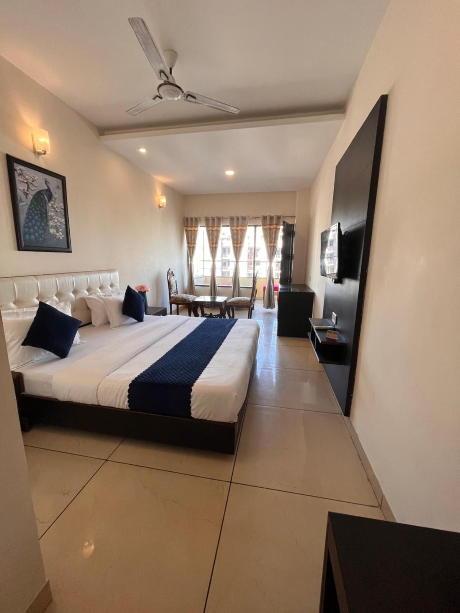 Hotel Jb Residency !! Luxurious & Royal Balcony Rooms !! Large Rooms Zirakpur Экстерьер фото