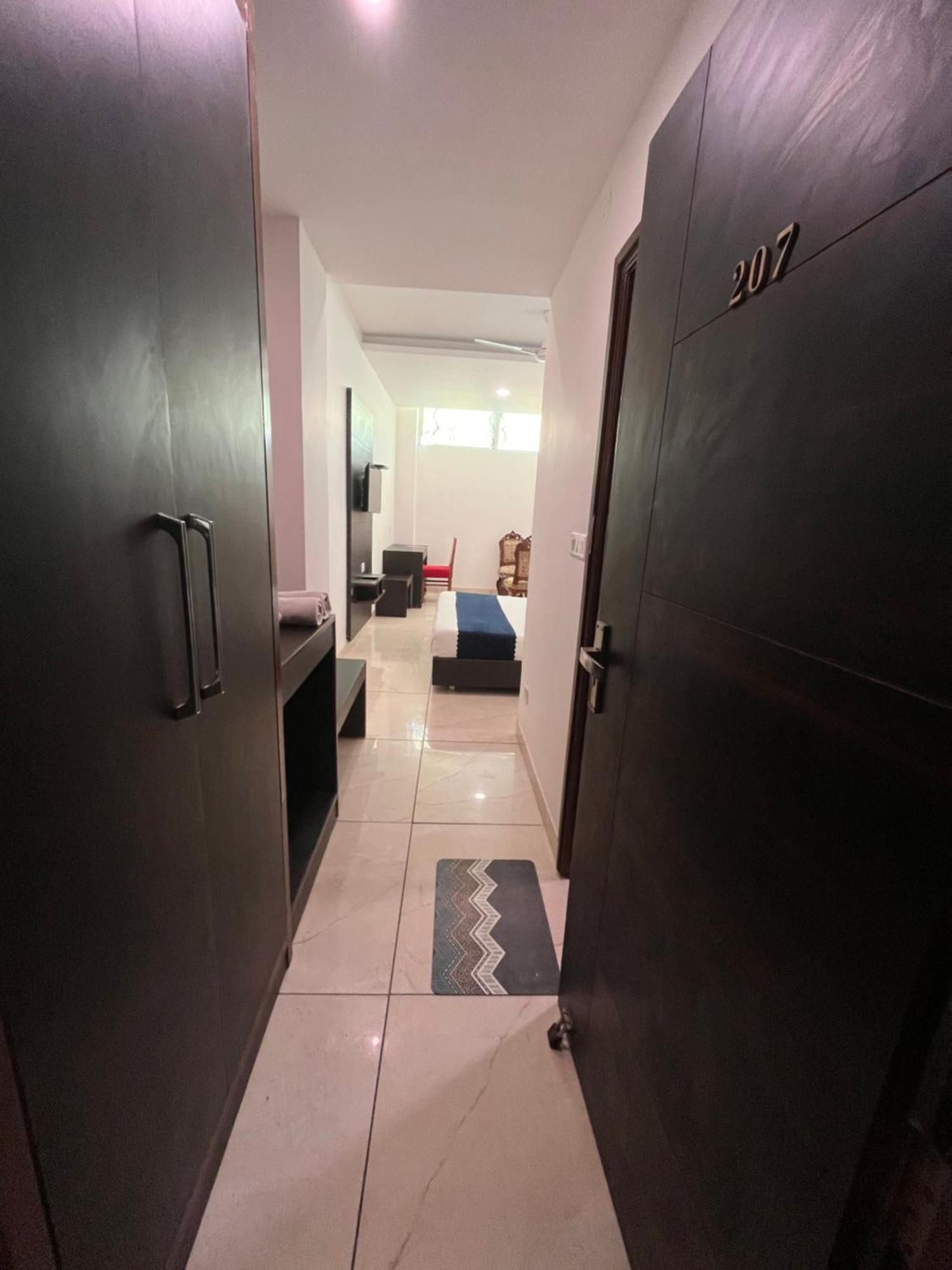 Hotel Jb Residency !! Luxurious & Royal Balcony Rooms !! Large Rooms Zirakpur Экстерьер фото
